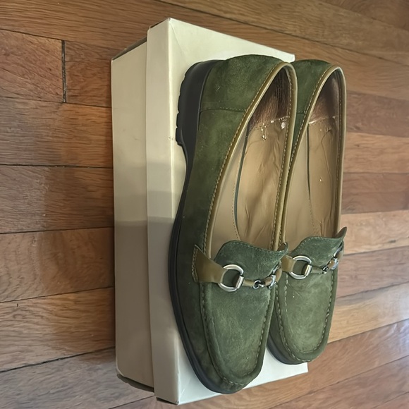 Etienne Aigner Olive Green Loafers suede - Picture 4 of 5